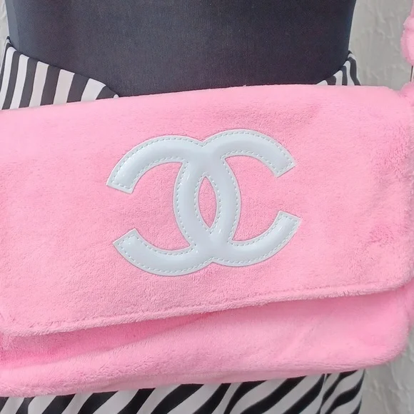 Chic Pink Designer Shoulder Bag